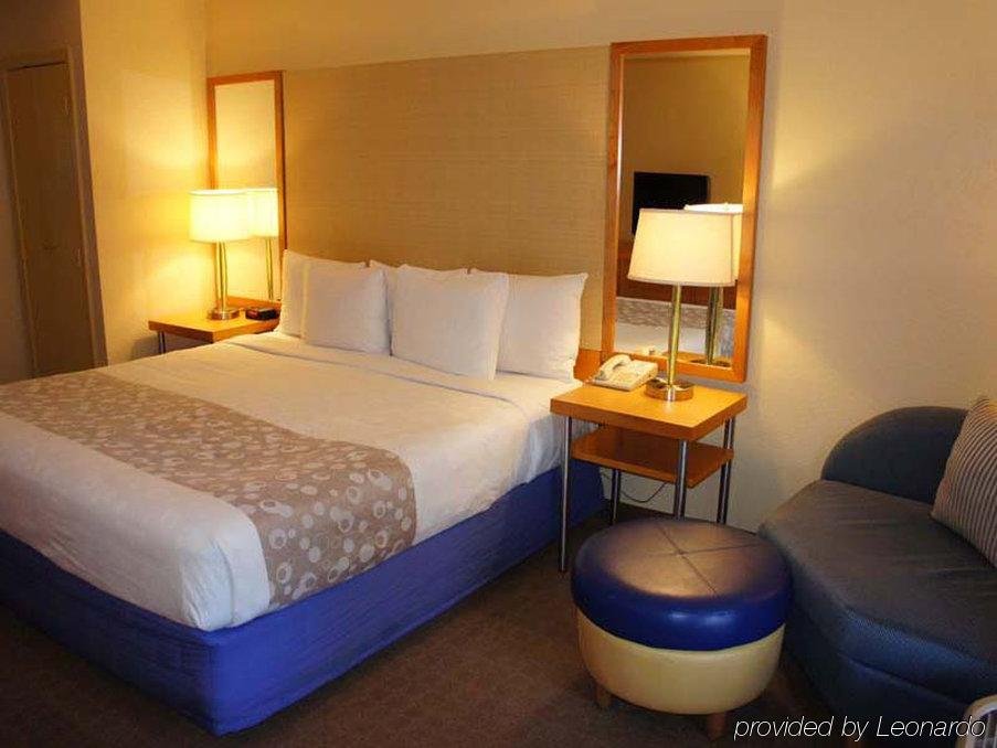 Фото La Quinta Inn & Suites by Wyndham Myrtle Beach - N Kings Hwy