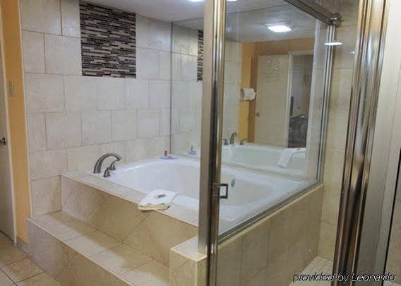 Фото Econo Lodge at Military Circle