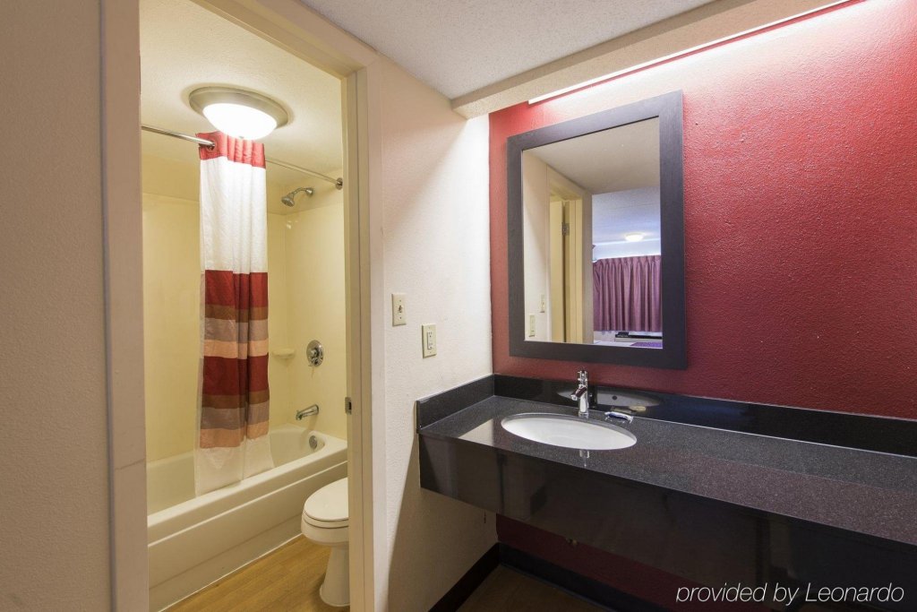 Фото Red Roof Inn Plus+ Austin South