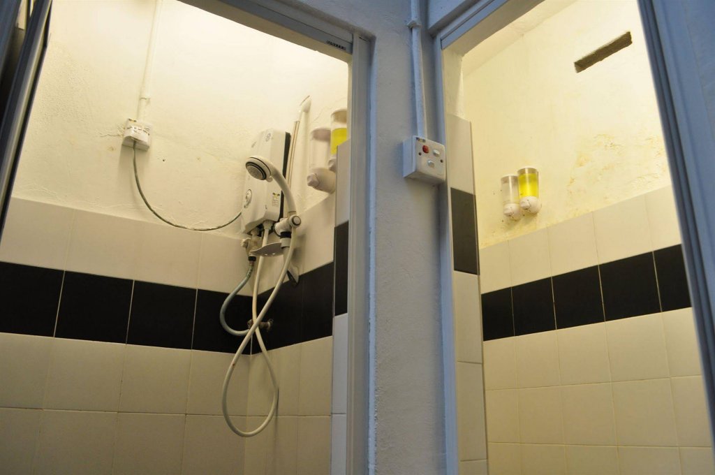 Фото Monkey Motel & Café