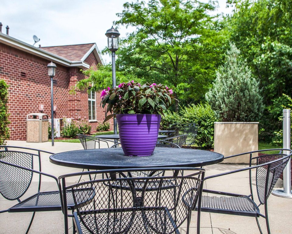 Фото Comfort Suites Milwaukee Airport