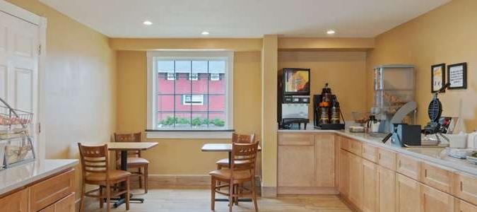 Фото Super 8 by Wyndham Sturbridge