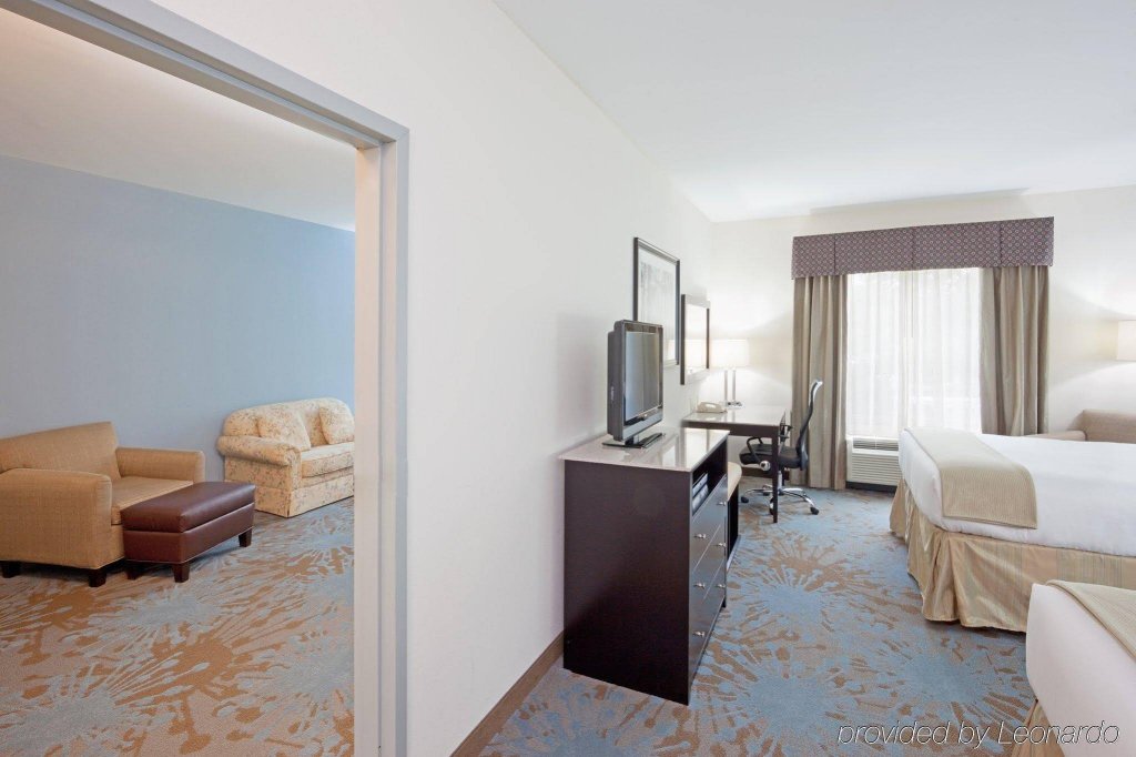 Фото Comfort Inn & Suites Plainville Foxboro