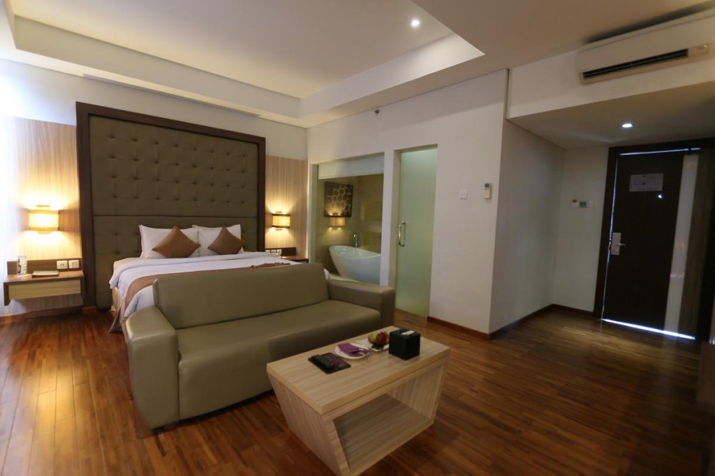 Фото Crystal Lotus Hotel Yogyakarta