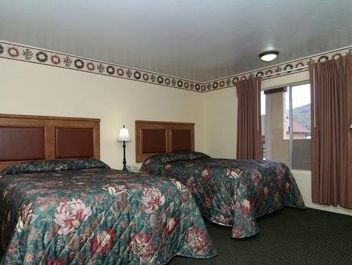 Фото Econo Lodge Inn & Suites Durango