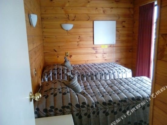 Фото Cedarwood Lakeside Motel & Conference Venue