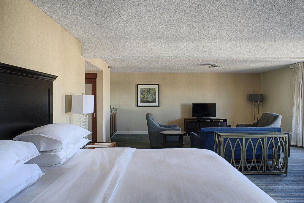 Фото Sheraton Kansas City Hotel at Crown Center