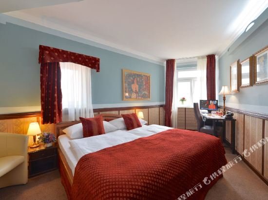 Фото Hotel Hastal Prague Old Town