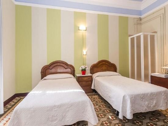 Фото Hostal Girona