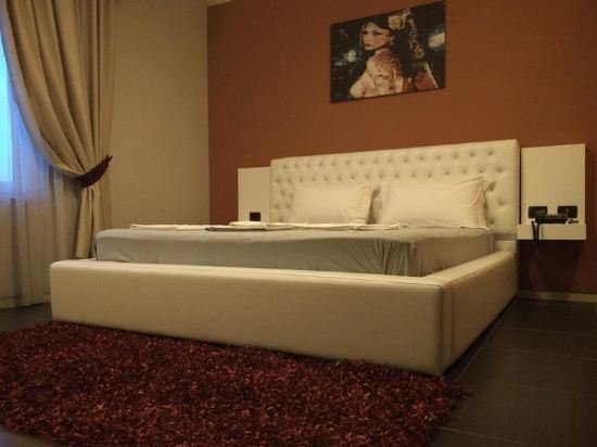 Фото Mustang hotel Tirana