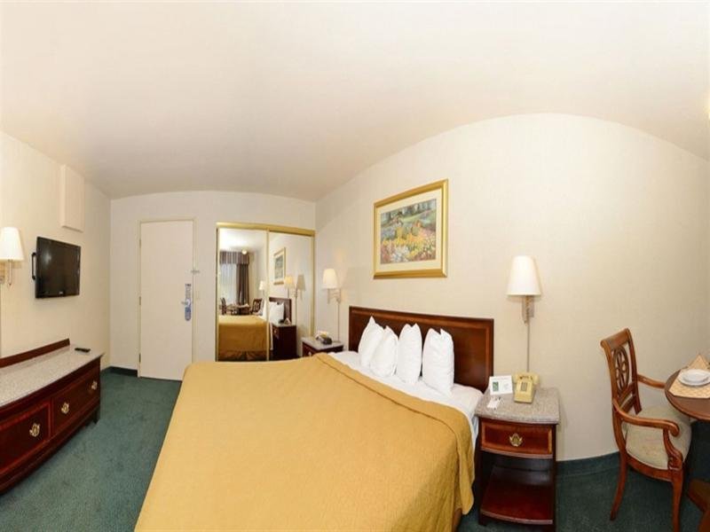 Фото Quality Inn & Suites Walnut - City of Industry