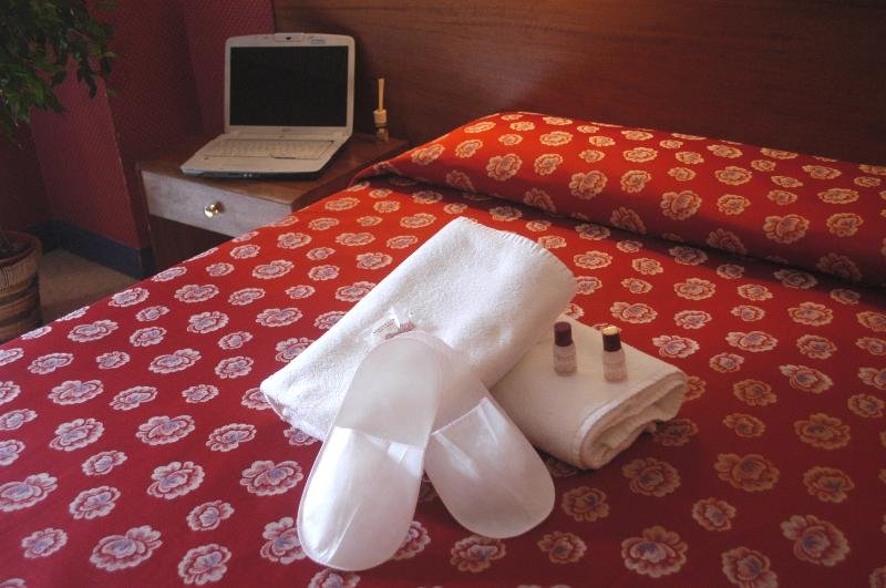 Фото Hotel Iris Crillon