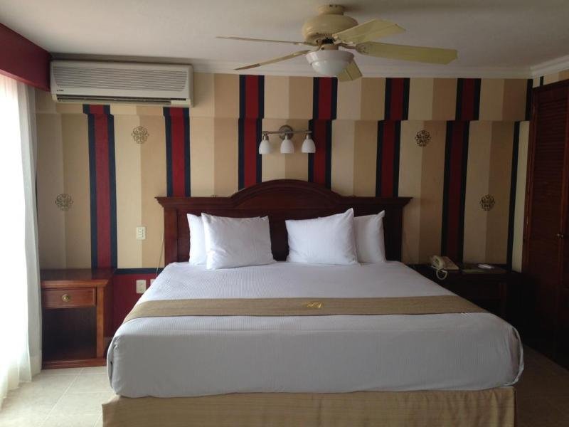 Фото Hotel Plaza Colonial