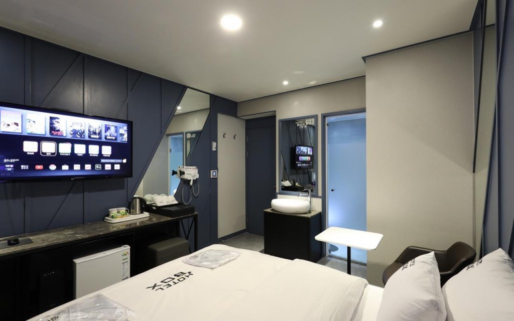 Фото Sintanjin Hotel Box Daejeon