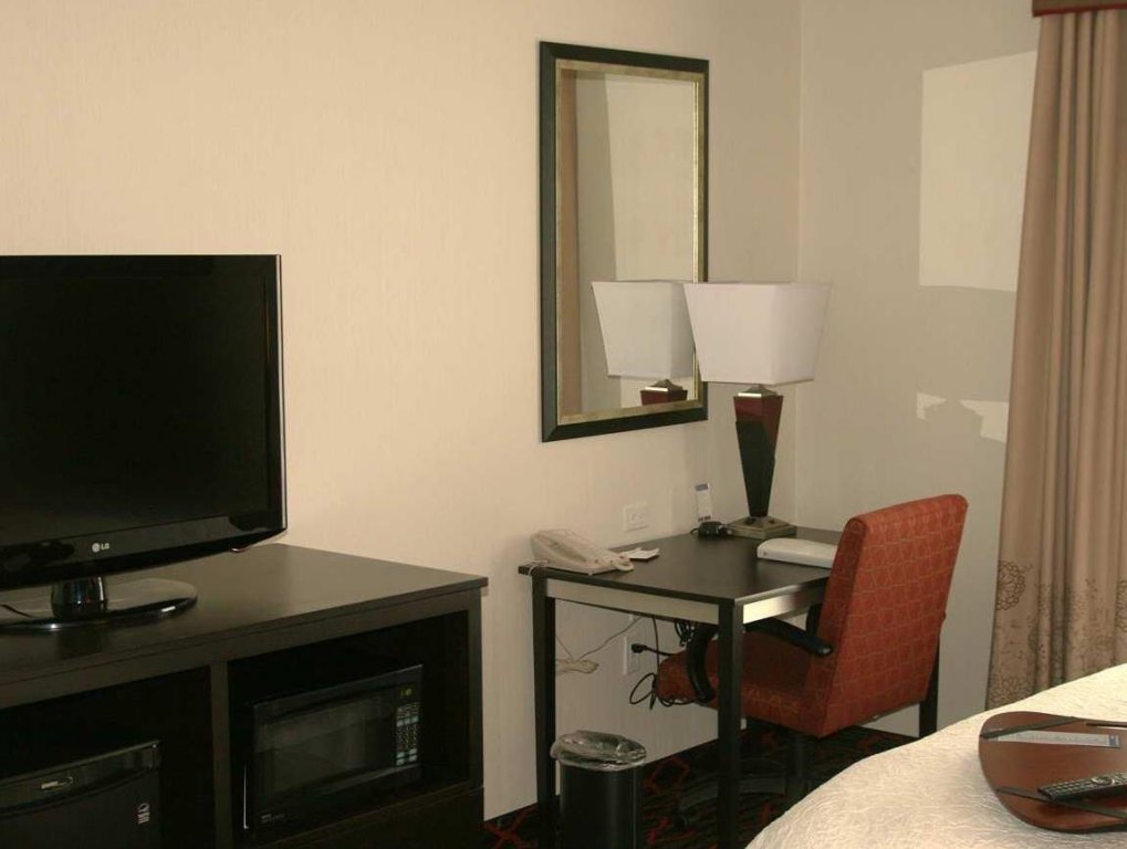 Фото Hampton Inn by Hilton Fort Saskatchewan