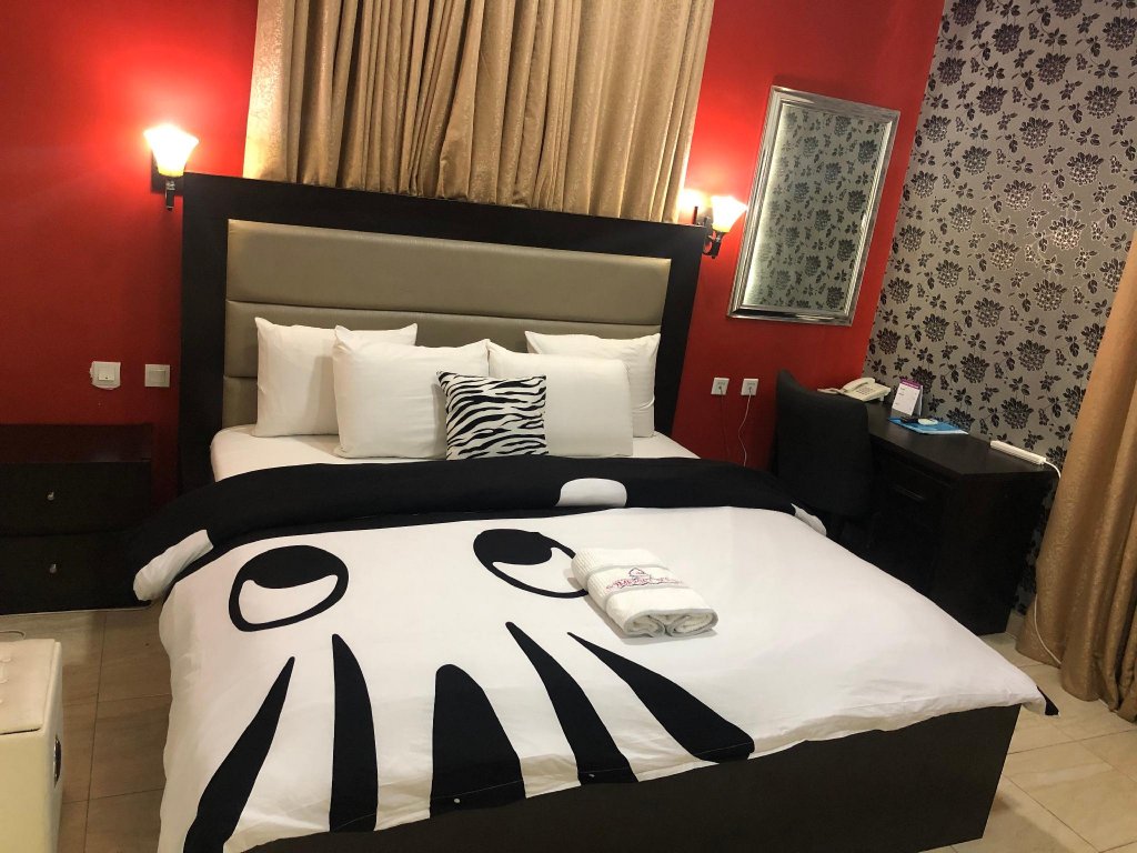 Фото Somerset Suites