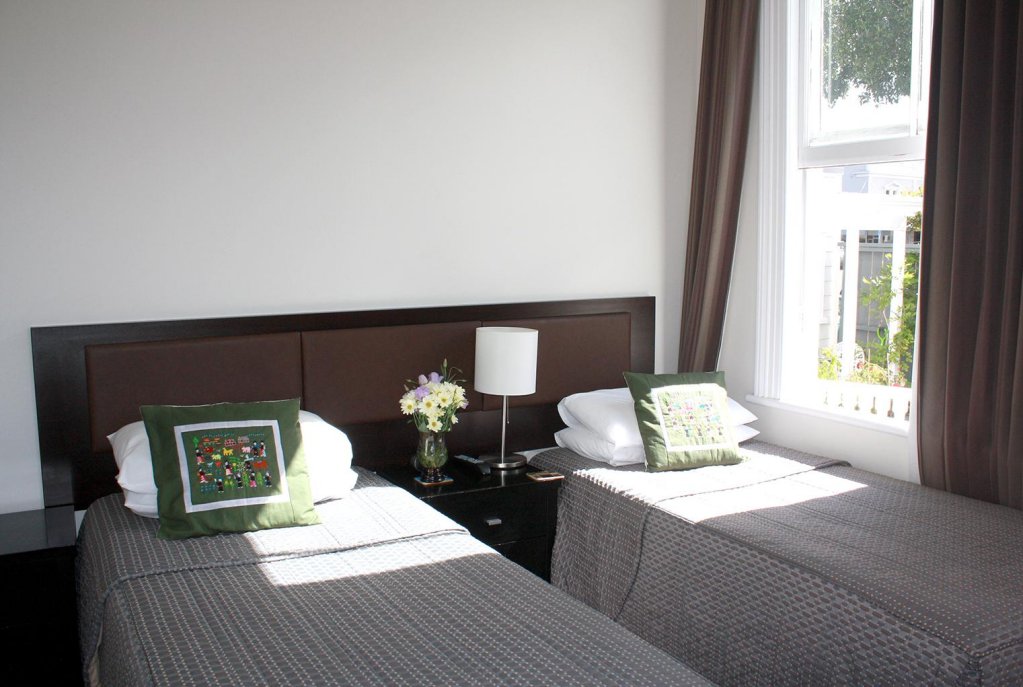 Фото Ponsonby Manor Guest House