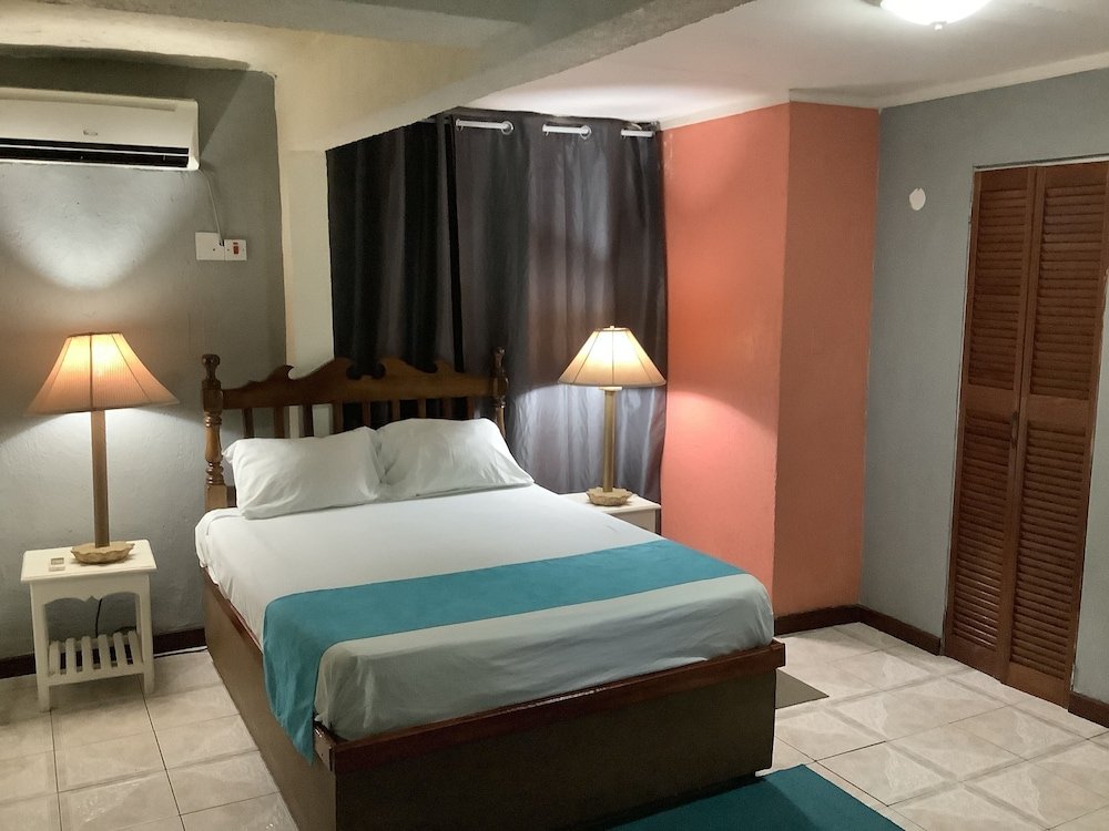 Фото Cariblue Beach Hotel and Scuba Diving Resort