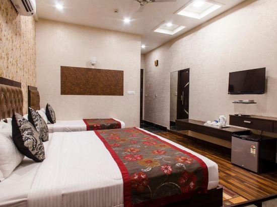 Фото Hotel Krishnam