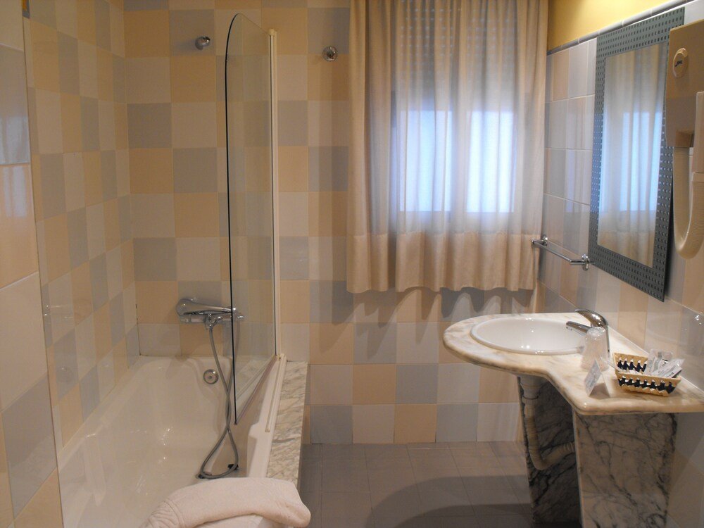 Фото Hotel Pontiñas