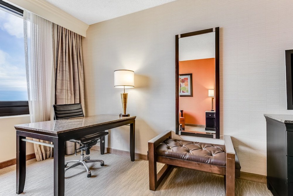 Фото Doubletree by Hilton Anaheim - Orange County