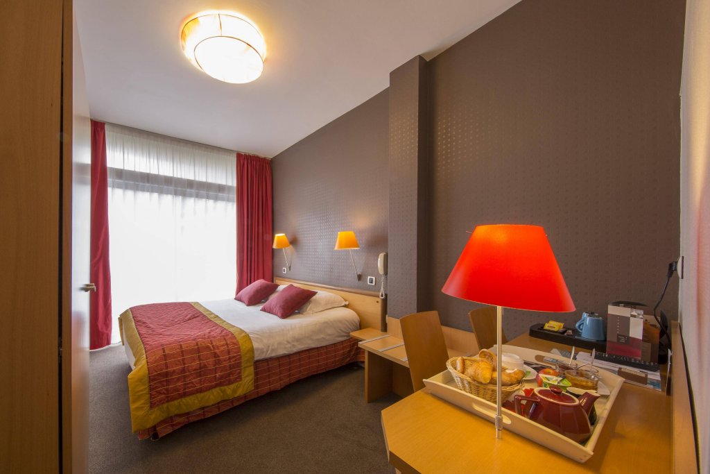 Фото Hotel Des Lices