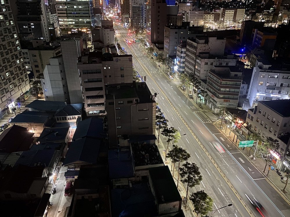 Фото Myeongdong Merlin Hotel