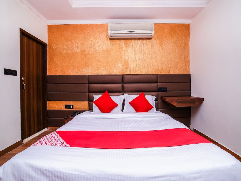 Фото Oyo 26589 Hotel Royal Town