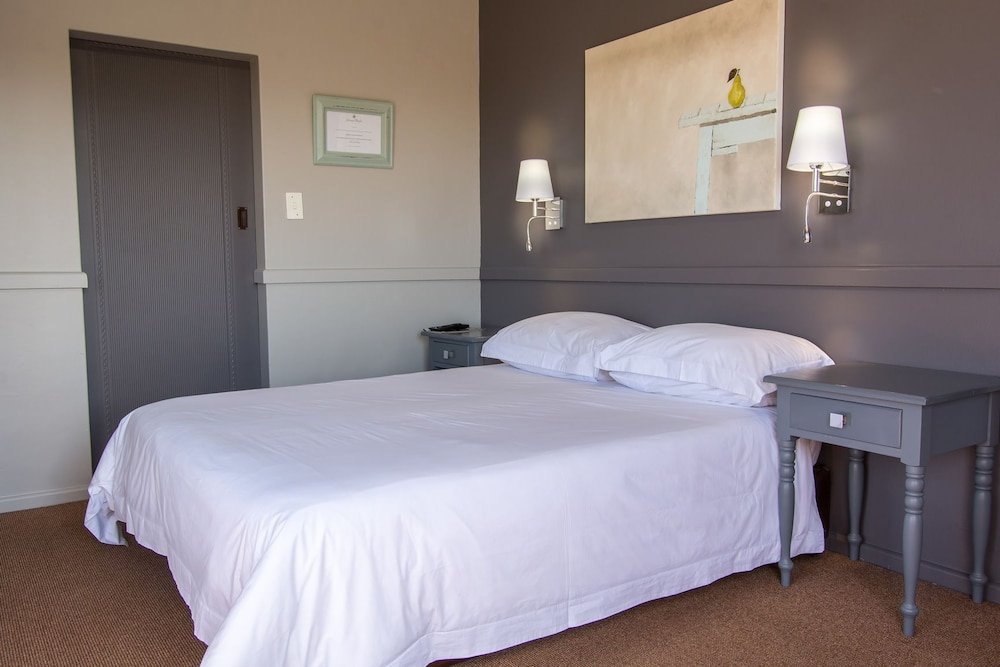 Фото Edward Charles Manor