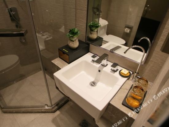 Фото Homeinn Plus Hotel Shanghai Bund Jinling East Road