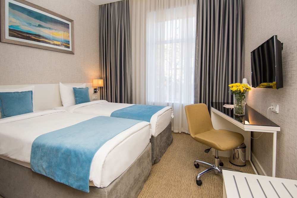 Фото отеля 2