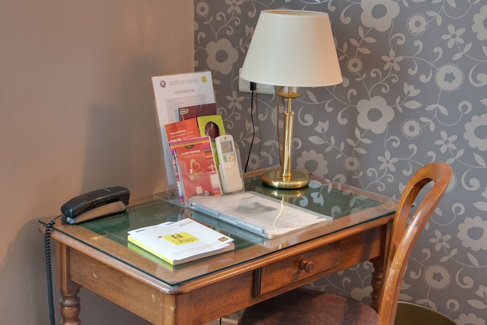 Фото Hôtel Les Tilleuls, Bourges