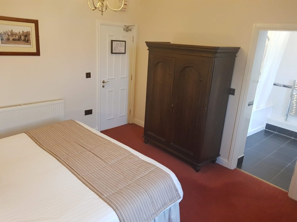 Фото White Lion Royal Hotel