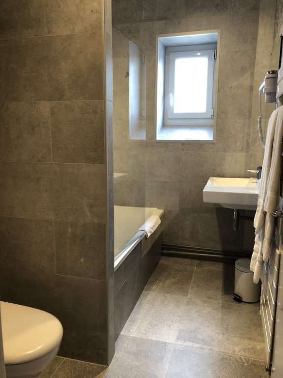 Фото Hôtel La Villa Fleurie