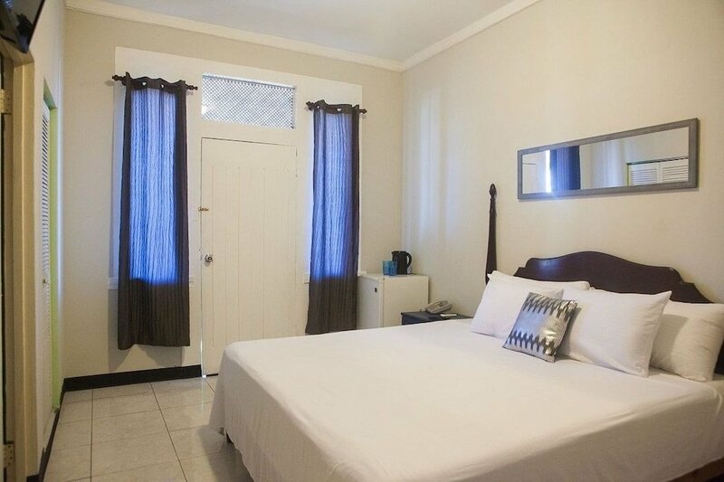 Гостиница Caribic House Hotel в Монтего-Бей