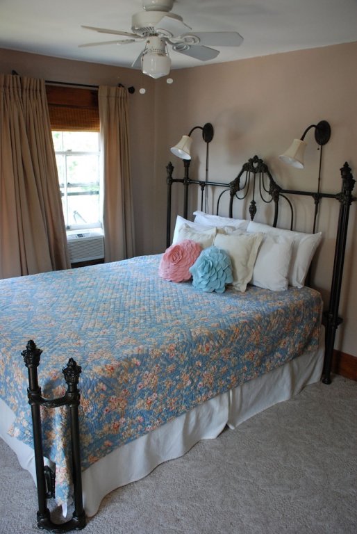 Фото Follansbee Inn