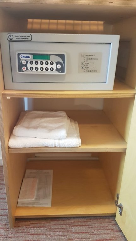 Фото St Giles Heathrow Hotel