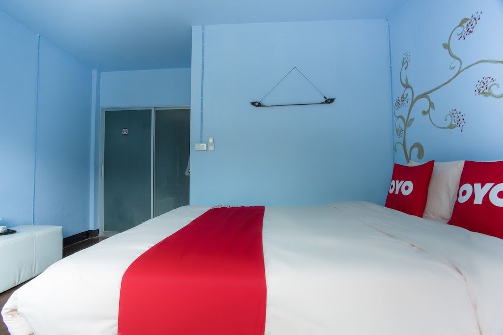 Фото Oyo 75303 V Home Guesthouse Sunday Night Market