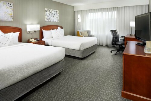 Внешний вид отеля Courtyard by Marriott Edison Woodbridge в Эдисоне, фото 4