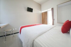 RedDoorz Syariah near Transmart Mx Malang (East Java, Malang City, Jalan Bendungan Sigura-Gura), hotel