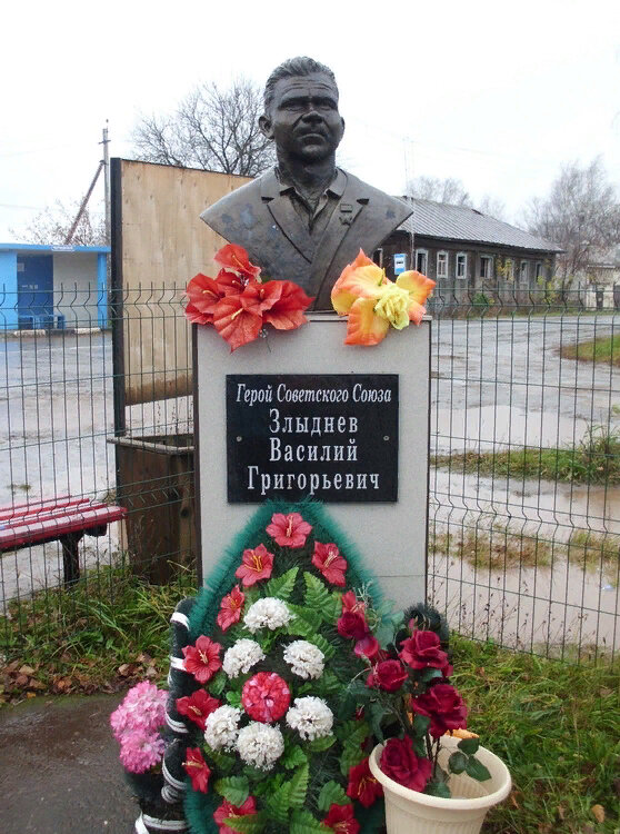 Monument, memorial Бюст Героя Советского Союза Василия Григорьевича Злыднева, Perm Krai, photo