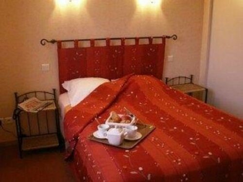 Гостиница Logis l'Auberge du Quercy Blanc в Монтобане