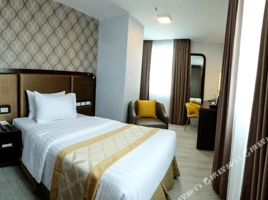 Фото One Central Hotel