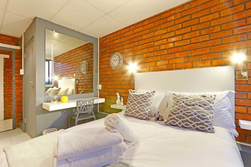 Фото Happy Rhino Hotel