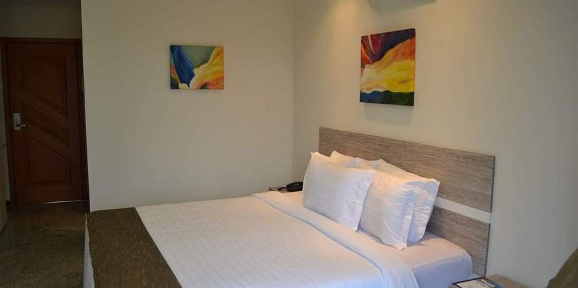 Фото Colonial Plaza Hotel