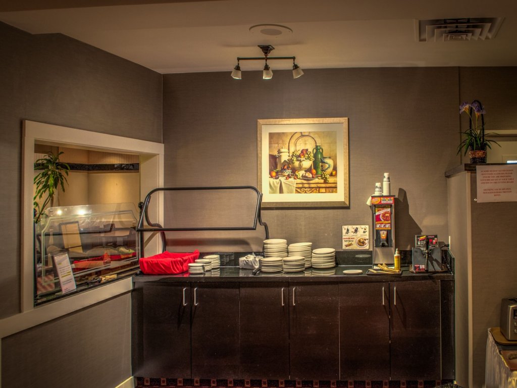 Фото Ramada by Wyndham Trenton