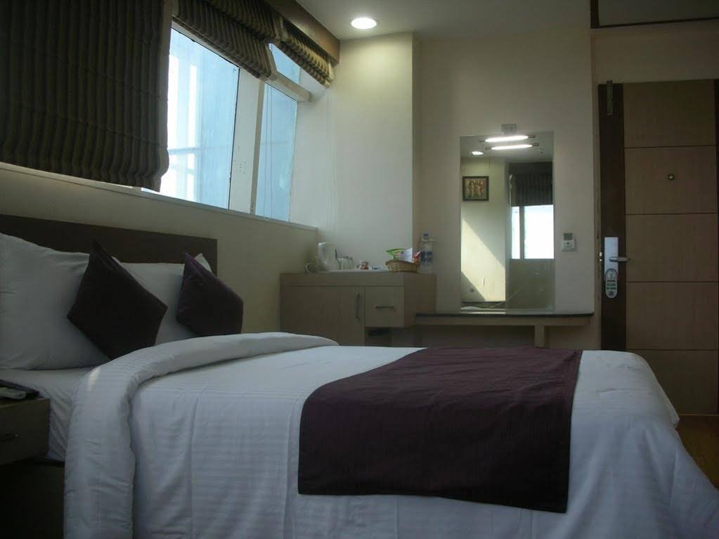 Фото Hyphen Business Hotel