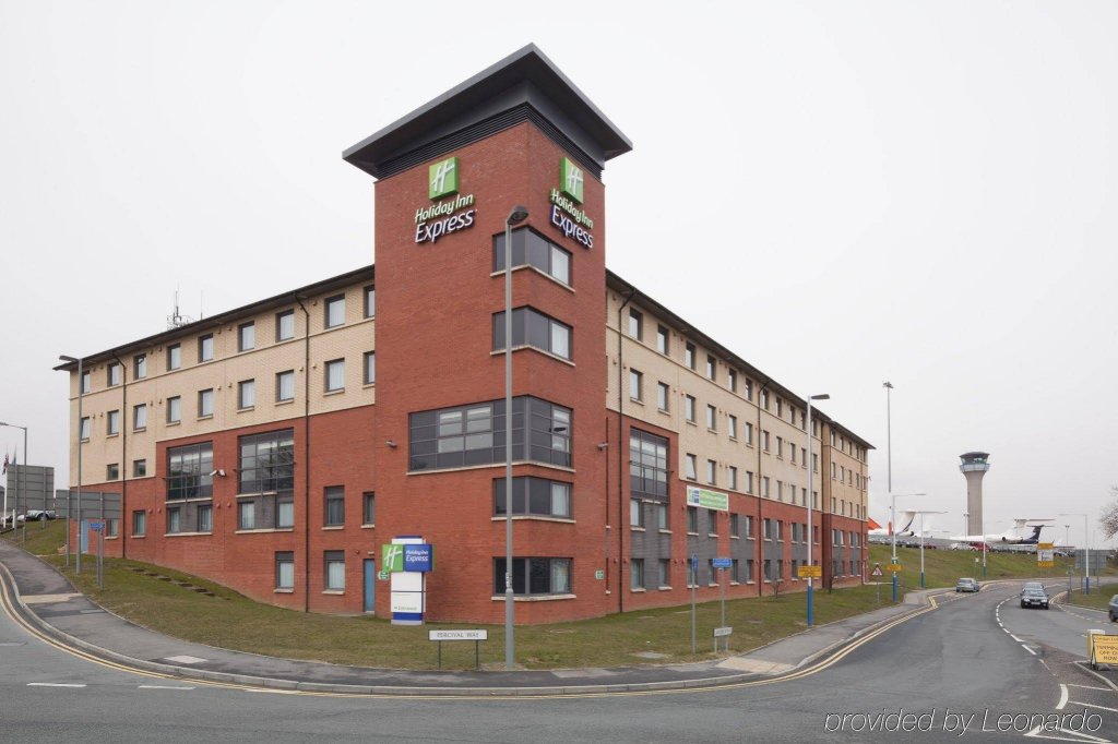Фото Holiday Inn Express London Luton Airport, an Ihg Hotel
