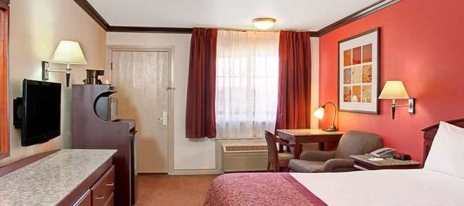 Фото Ramada by Wyndham Pasadena