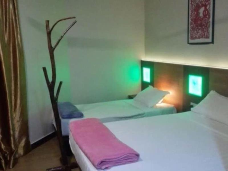 Фото The 16 Hotel